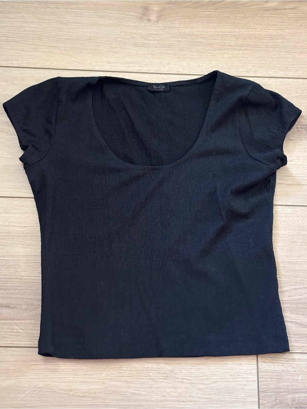 J.Galt scoop Neck Short Sleeve Tee - Black women’s size Small